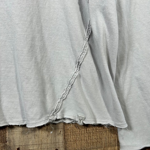 We The Free People Grey Exposed Seam Raw Hem Long Sleeve Tee Medium Boho Casual - Picture 4 of 7